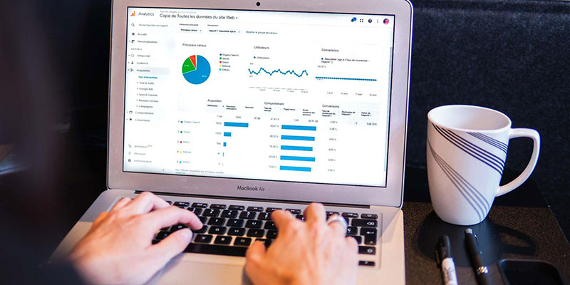 DXとはデジタル技術を活用して企業やビジネス業界全体をよりよく変えていくこと